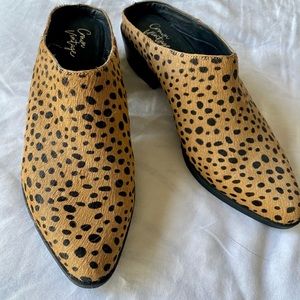 NWOT- Crown Vintage Cheetah Slip-On Mules